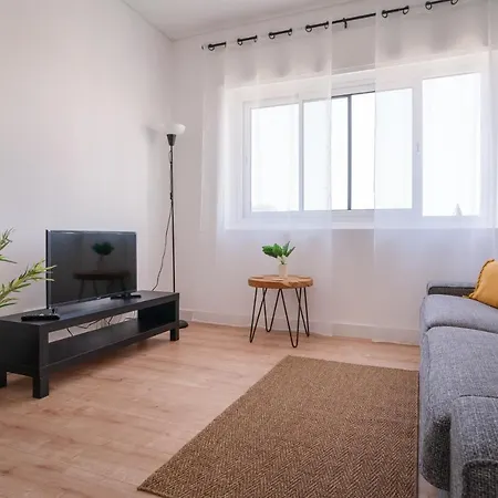 Downtown With River View And Ac By Lisbeyond Daire