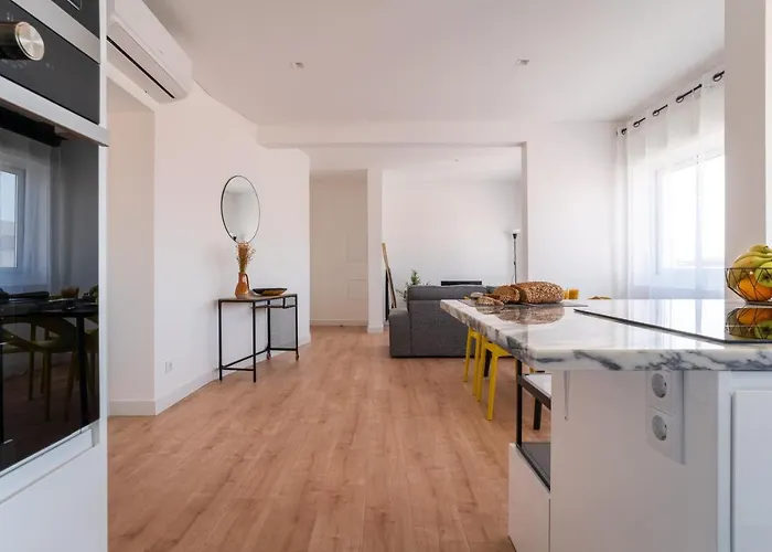 Downtown With River View And Ac By Lisbeyond