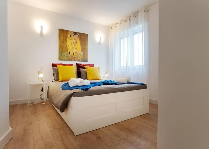 Downtown With River View And Ac By Lisbeyond Apartment