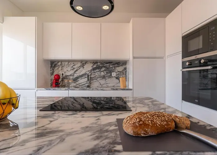 Apartment Downtown With River View And Ac By Lisbeyond *