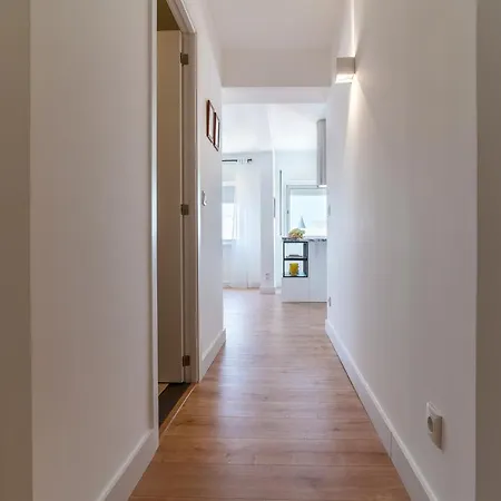 Apartman Downtown With River View And Ac By Lisbeyond *