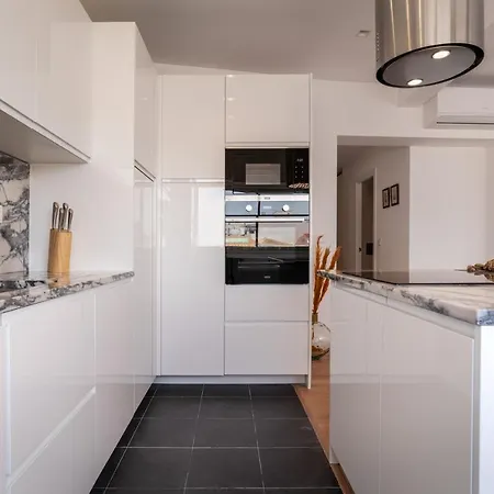 Downtown With River View And Ac By Lisbeyond *