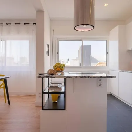 Apartman Downtown With River View And Ac By Lisbeyond