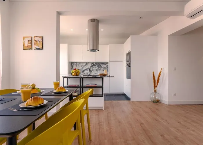 Downtown With River View And Ac By Lisbeyond * Портиман