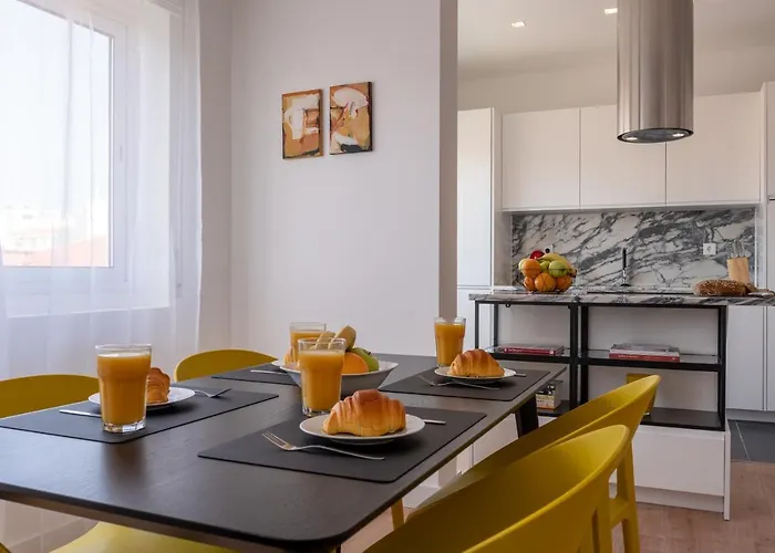 Downtown With River View And Ac By Lisbeyond Апартаменты Портиман