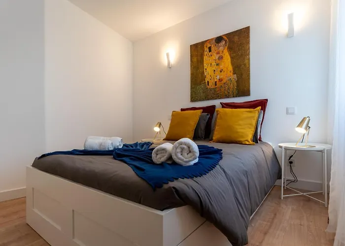 Downtown With River View And Ac By Lisbeyond Апартаменты *