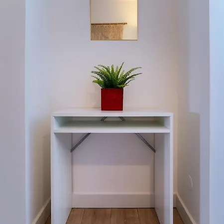 Апартаменти Downtown With River View And Ac By Lisbeyond Портіман